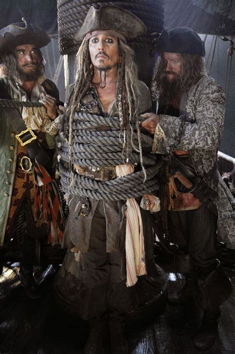 The First Trailer For Pirates Of The Caribbean 5 Dead Men Tell No