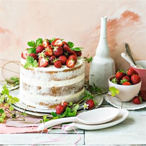 Erdbeer Rhabarber Naked Cake Rezept Living At Home