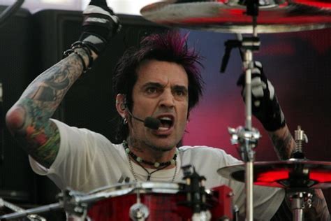 Mötley Crüe Drummer Tommy Lee Fails to Perform at Buffalo Show | The Public