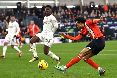 Premier League Manchester United Gana A Al Luton Town Galer A