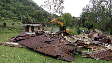 Vila Liar Di Kawasan Puncak Bogor Dibongkar Petugas Gabungan