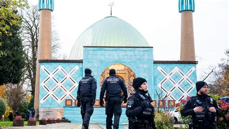 Razzia Im Islamistenmilieu Der Blauen Moschee Durchsuchungen In