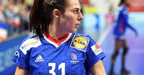 Handball Lucie Granier et Chloé Valentini présentes avec les Bleues à