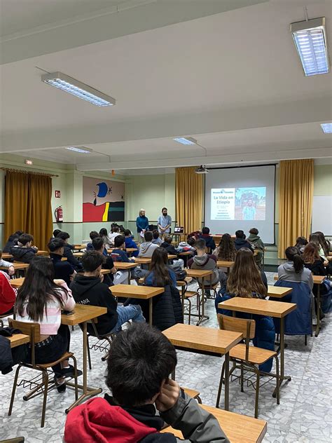 Xerrades d Iñaki Alegria a centres educatius de Tarragona ONG Mans Unides