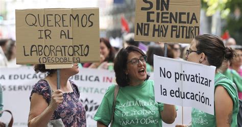 La Marea Verde De Madrid Vuelve A Salir A La Calle En Defensa De Una