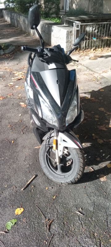 Motocikl Skuter U Extra Stanju Motocikli Olx Ba