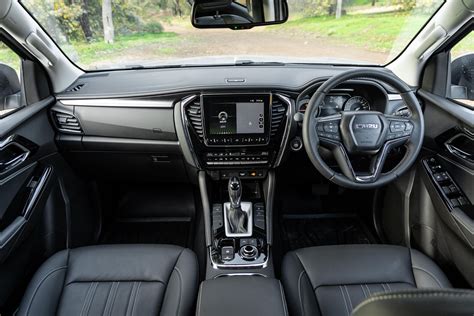 Isuzu Mu X Interior