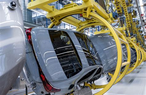 Start Der Produktion Der Neuen Mercedes Benz E Klasse Im Werk