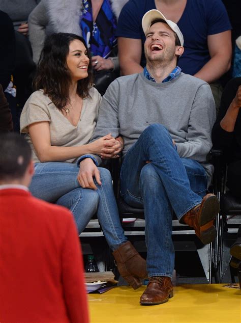 Photo Mila Kunis Et Son Fiancé Ashton Kutcher Hilares Et Complices