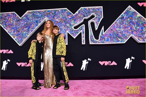 Shakira Brings Sons Milan Sasha To Mtv Vmas Photo