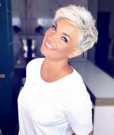 Pin By Ingrid Van Wunsel On Korte Kapsels Blonde Pixie Hair Pixie