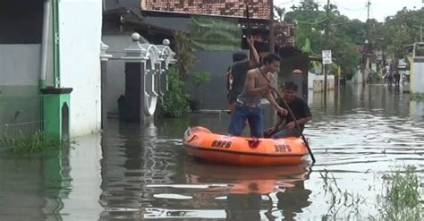 Diguyur Hujan Beberapa Jam Ribuan Rumah Di Pekalongan Kebanjiran