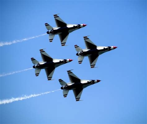 USAF Thunderbirds Air Show : r/Planes