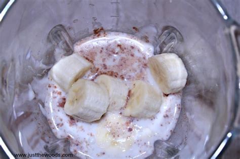 Easy Banana Almond Milk Smoothie Recipe for Breakfast or Snack