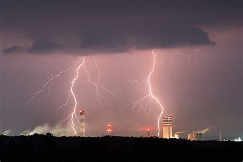 Burze Mog Pojawi Si Nad Polsk Uderz Kolejne Wichury Z Wiatrem