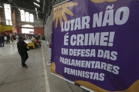 Movimentos Fazem Ato Em Defesa Do Mst E De Parlamentares Feministas