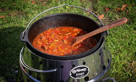 Gulasch Aus Dem Dutch Oven Powered By Bbqpit De Gulasch Gulasch