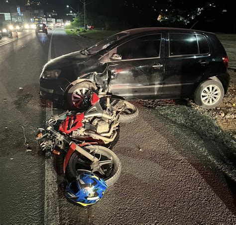 Motociclista vai parar no hospital após colisão carro na SC 108