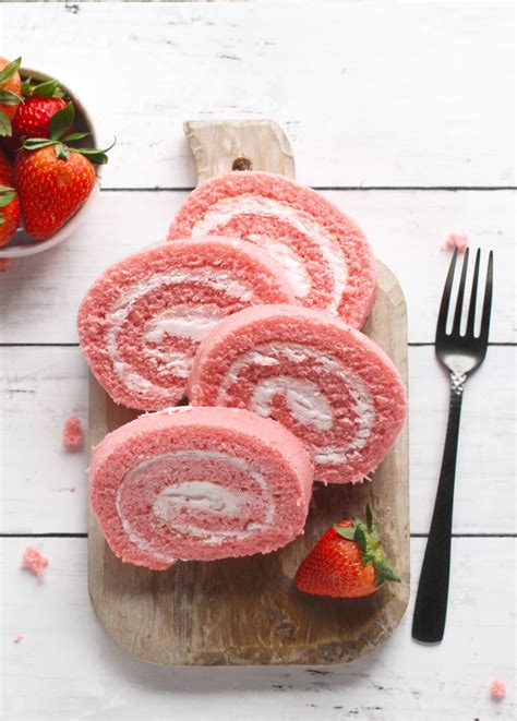 Strawberries And Cream Cake Roll Cake Roll Products River Bend Bakery