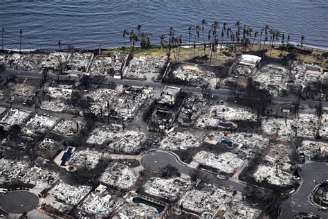 Feuer in Hawaii Bilder zeigen Zerstörung von Lahaina PULS 24