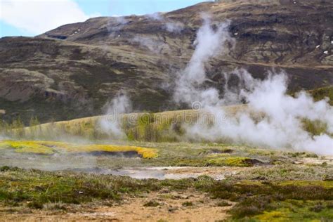 Cocido Al Vapor De La Agua Al Vapor Caliente Geot Rmica Islandia Foto