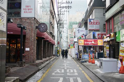 Streets of Seoul South Korea - Entouriste