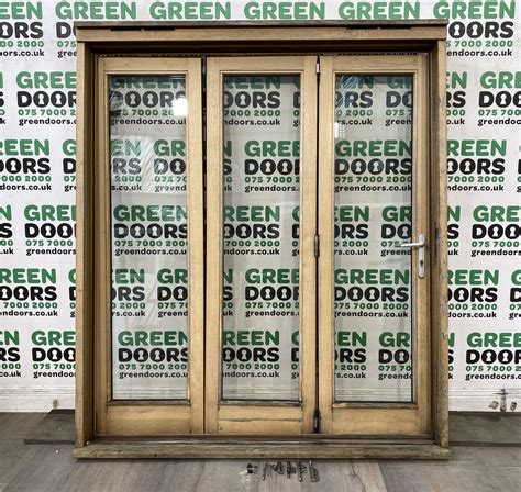 'Super High Quality' Solid Oak Bi-Folding Doors | Green doors