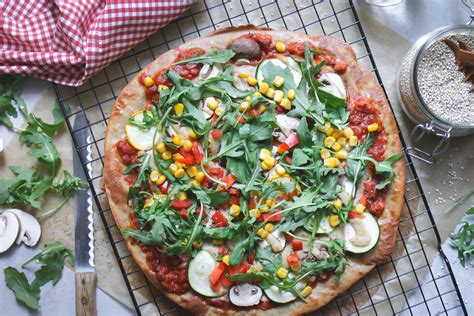 Quinoa Pizza Pizzaboden Glutenfrei Mit Nur Zutaten Veggies Vegan