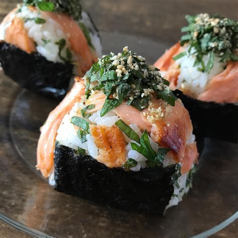 鮭と大葉のおにぎり Onigiri with salmon and green perilla yummy homemade