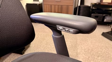 LiberNovo Omni workplace chair assessment – The Wall Street Publication
