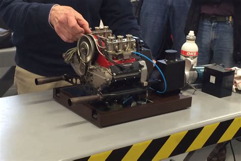 Video: Porsche Flat-Six 1:3.2 Scale Engine Makes Beautiful Sounds