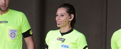 Por Primera Vez Una Mujer Arbitrar Un Juego De Primera Divisi N