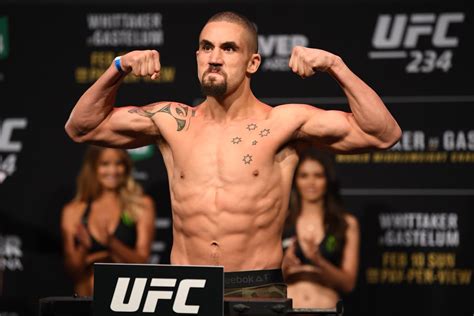 Robert Whittaker pulls out of UFC 234 due to hernia injury