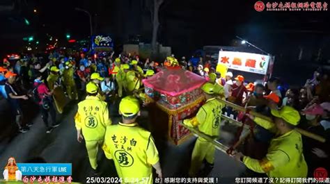 白沙屯媽祖突倒退！見年輕爸抱嬰跪地「猛烈搖晃」賜福 香燈腳直呼感動 社會焦點 太報 Taisounds