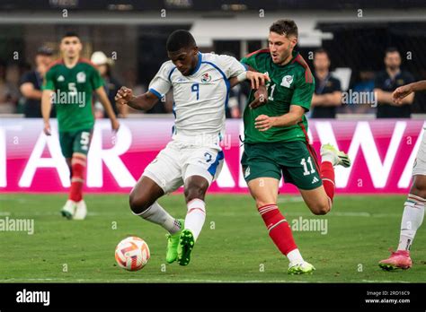 Panama forward Azarías Londoño 9 shields off Mexico forward Santiago