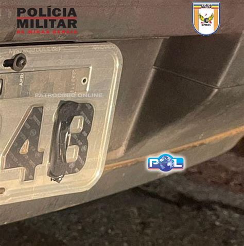 Condutor em veículo placa adulterada e sintomas de embriaguez é