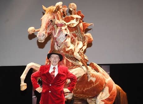 German Doctor Gunther Von Hagens L Foto De Stock De Contenido