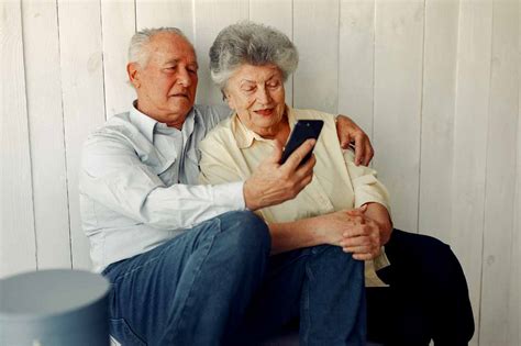 Get A Free Cell Phone for Seniors on Medicare