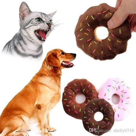 2021 Pet Dog Plush Doughnut Shaped Squeaky Chew Toys Durable Molar Toys