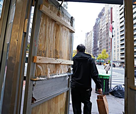 New Yorkers are debating the javits center in midtown manhattan traffic 4