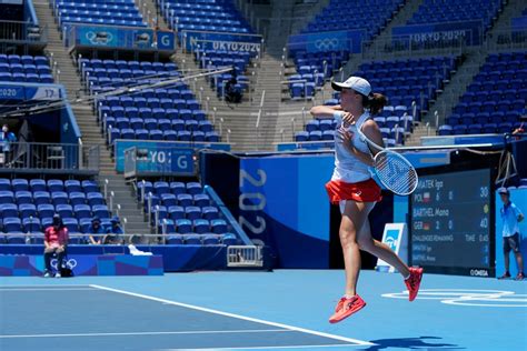 Swiatek hija de un olímpico debuta con triunfo en tenis