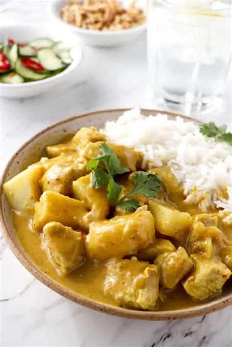 Thai Yellow Curry Chicken And Potatoes Savor The Best