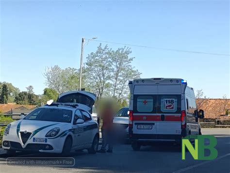 Biella Scontro Tra Due Auto Alla Rotonda Ferita Una Giovane Foto