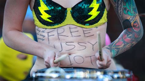 Fotos Prisão de garotas do Pussy Riot gera protestos