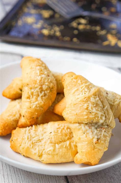 Garlic Parmesan Crescent Rolls Are A Simple And Delicious Recipe Using