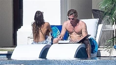 Tatuajes Y Topless Las Fotos Que Confirman El Romance De Brad Pitt Y