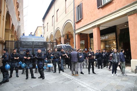 Bologna Centro Blindato Per Il Comizio Di Forza Nuova