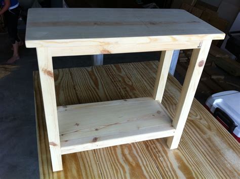 The Quaint Cottage: DIY Simple End Table for Small Spaces