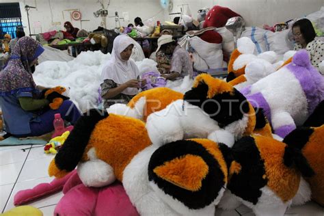 PRODUKSI BONEKA RUMAHAN ANTARA Foto