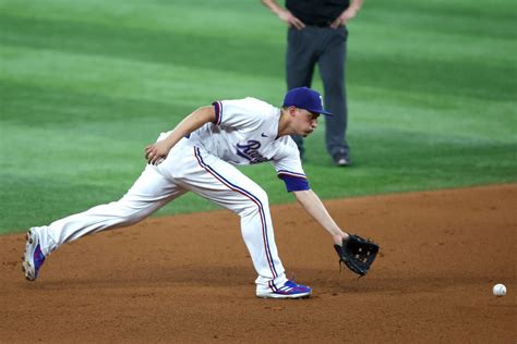 Corey Seager signs 10-year, $325 million contract with Texas Rangers ...